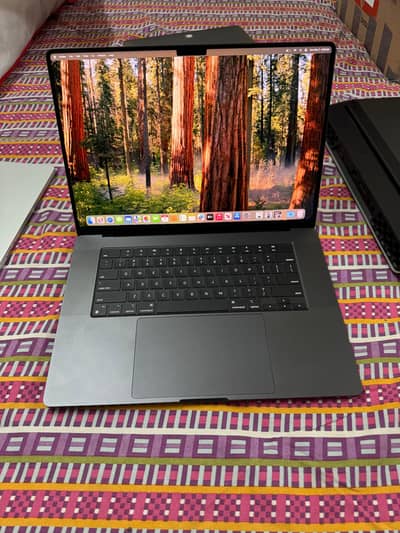 MacBook pro M4 max 16 inch 64GB RAM 2TB laptop