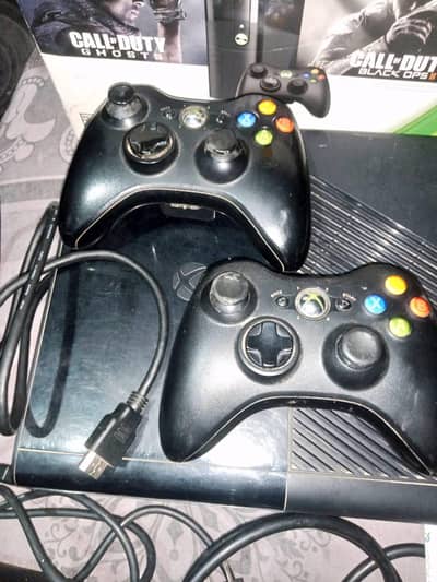 Xbox 360  bilkul mashallah sy working hai controllers kharab hai