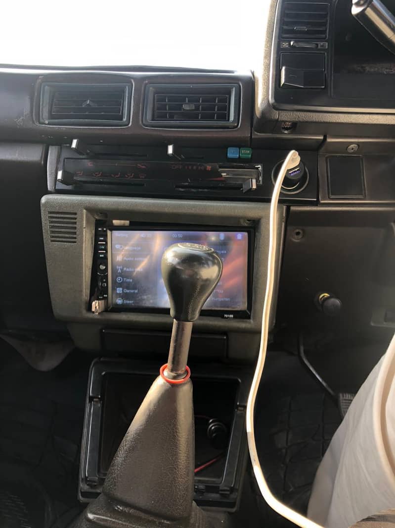 اندرونی جینون اچھی حالت میں ہے اےسی سٹارٹ انجن گیر کلیر ٹائر نے 1