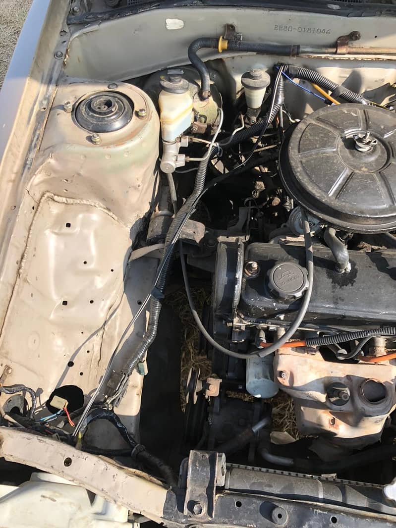 اندرونی جینون اچھی حالت میں ہے اےسی سٹارٹ انجن گیر کلیر ٹائر نے 4