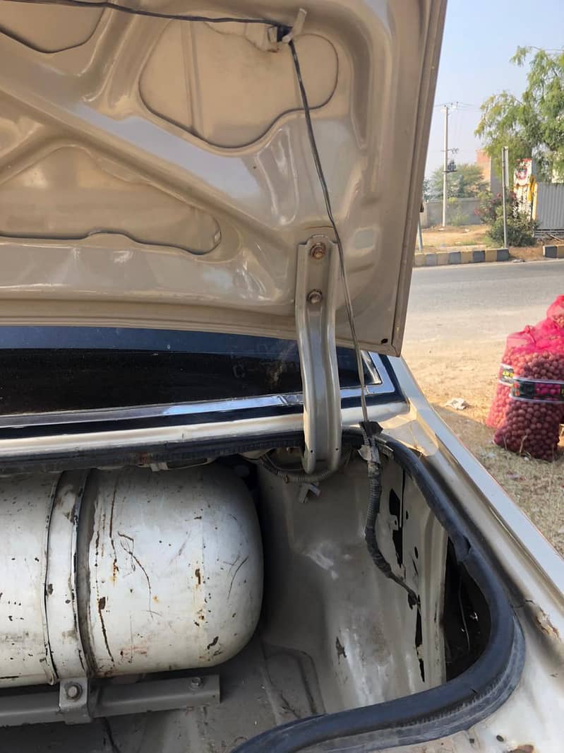 اندرونی جینون اچھی حالت میں ہے اےسی سٹارٹ انجن گیر کلیر ٹائر نے 12