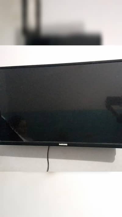 Samsung smart TV 27.5 inches