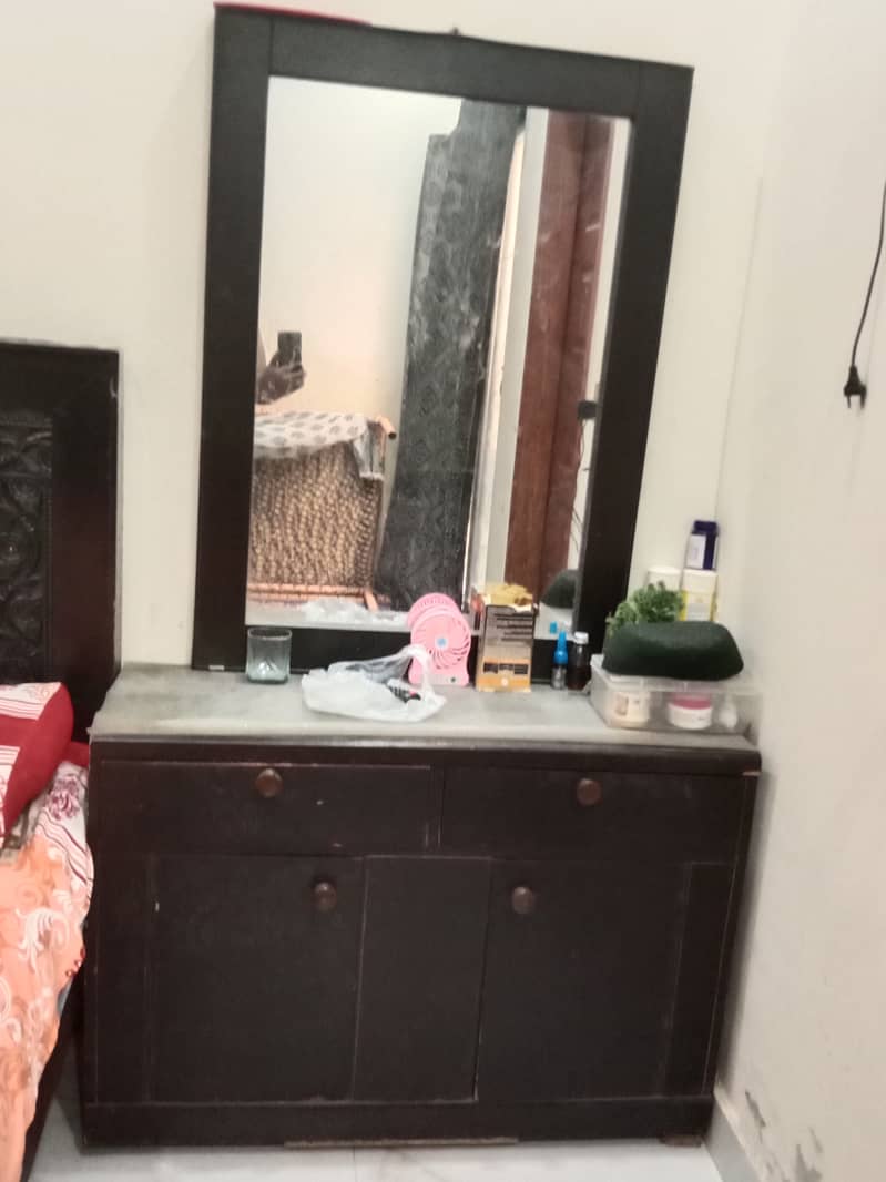 Dressing table 0