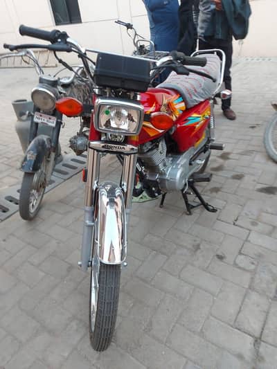 Honda cg125 2 bikes h red black