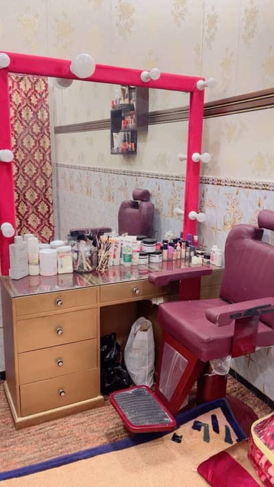 Dressing table with cheir