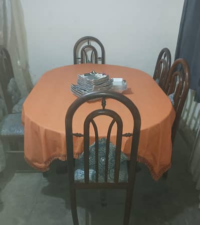 Dining table for sale