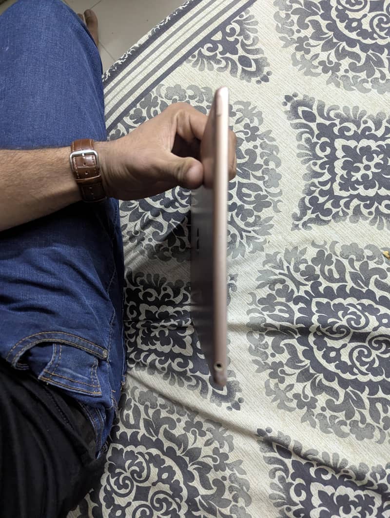 ipad generation 7 condition 9/10 1