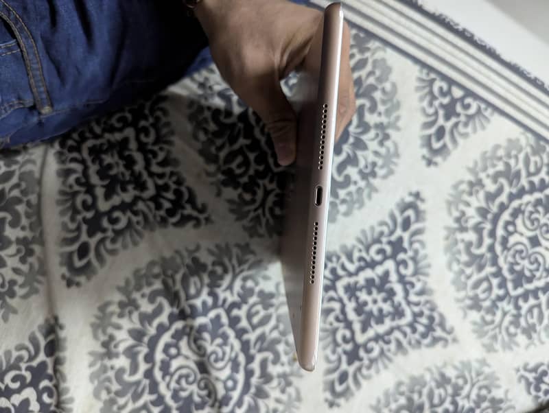 ipad generation 7 condition 9/10 4