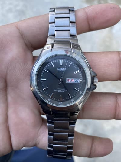 Orignal Casio lineage 10/10 condition and titaniuam body