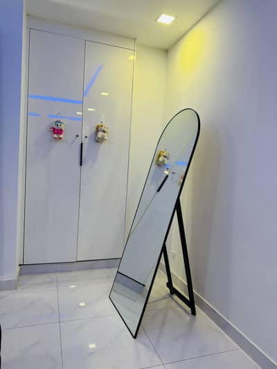 Standing mirror