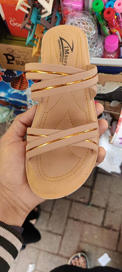 Good looking and luxury slippers footwears for women