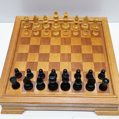1960s French Staunton No. 2 Wooden Chess Set with Wooden Board