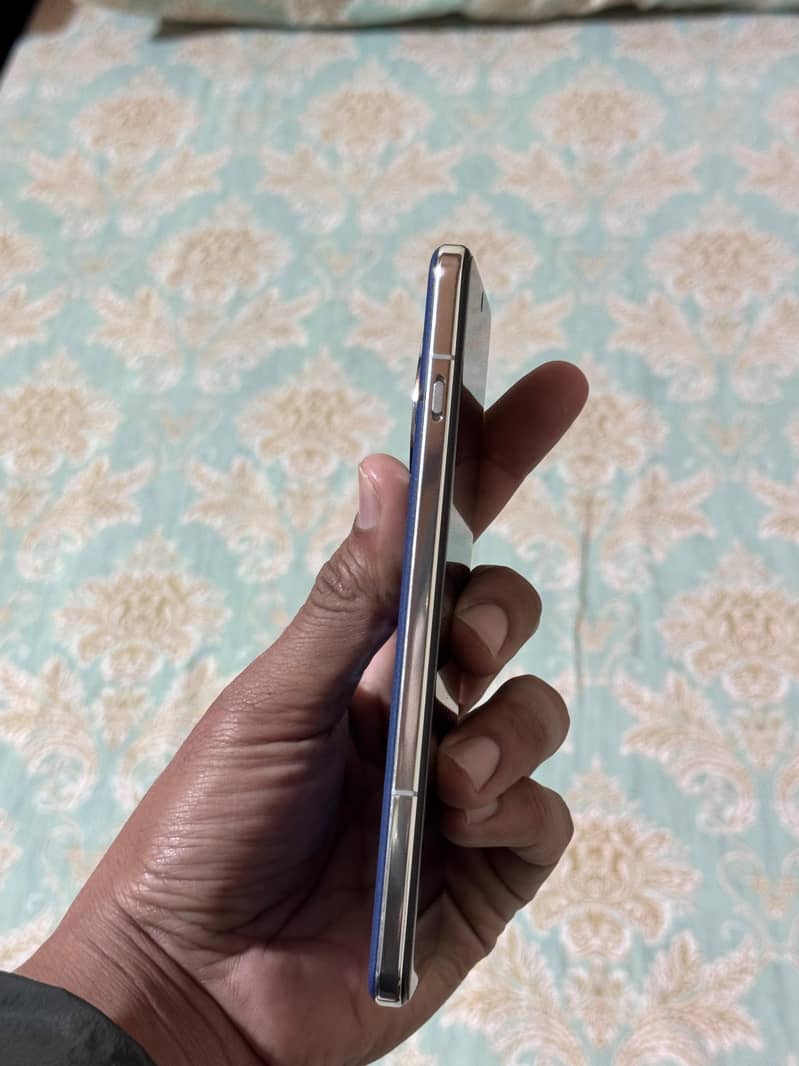 OnePlus 13 512GB Storage 16GB RAM | Non-PTA | Like New Condition 2