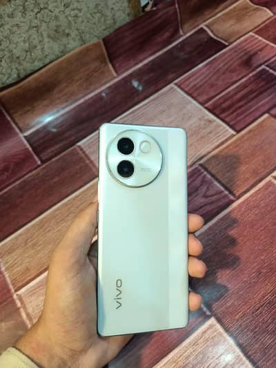 vivo v30e 5G. . . 8/256 . . . . . indisplay fingerprint. . with curved display