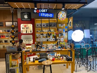 03227671774 Need A hardworking boy at mobile shop