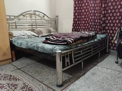 stainless steel 6 x 6 bed.