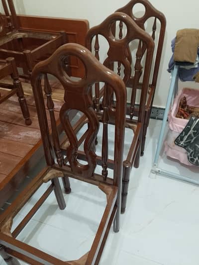 6 Seater Solid Wood Dining Table – Excellent Condition