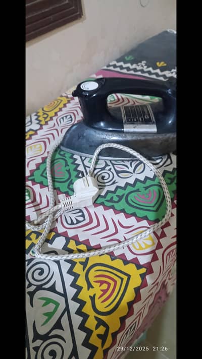 Dawlance Iron with box available