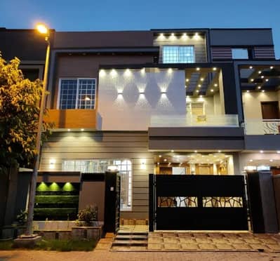 Nearby Park This 5 Marla 4 Bedroom House OPEN FOR RENT IN ETIHAD TOWN