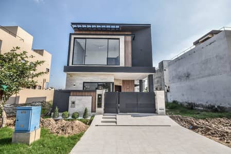 Near By Park With 4 Bedrooms This 5 Marla House in ON RENT in ETIHAD TOWN