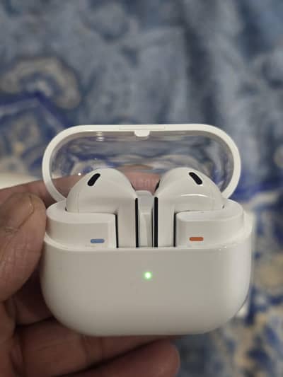 Galaxy Buds 3 Crystal white color alongwith case