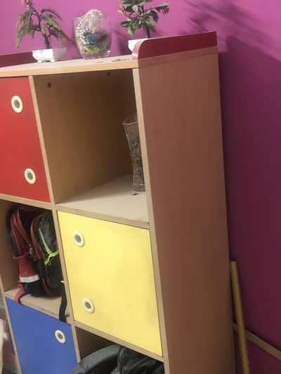 Shelves with 6 boxes