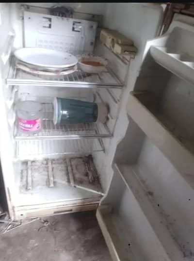 Dowlance Saaf Condition fridge for urgent sale03414117650