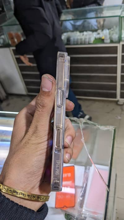 I phone 16 pro 10/10 Javi 128 box with cable 100 health 60 cycle