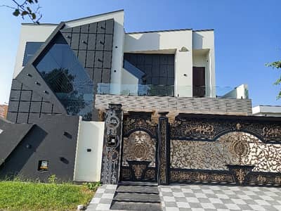 A Stunning Main Double Road House Is Up For Grabs In DC Colony - Kabul Block Gujranwala