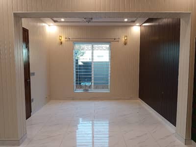 Good Location DC Colony 900 Square Feet Flat Up For rent