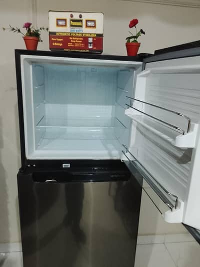 Dawlence refrigerator condition good model no 9175 baqi baat numbr per