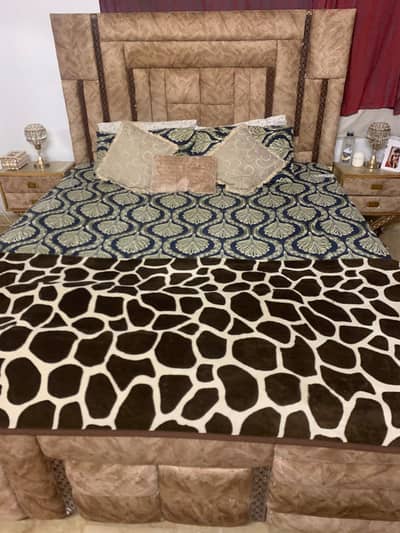 Bedroom Set with King Bed, Dressing, 2 SideTables