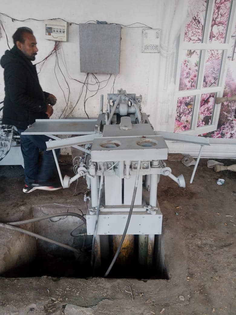 interlocking bricks machine 10