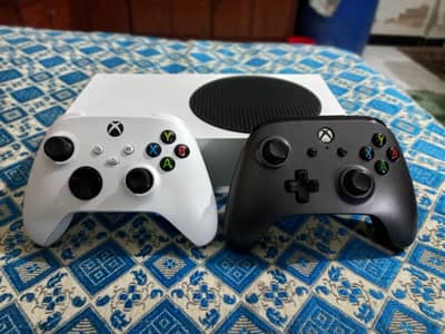 Xbox series s 512 gb with box fresh condition