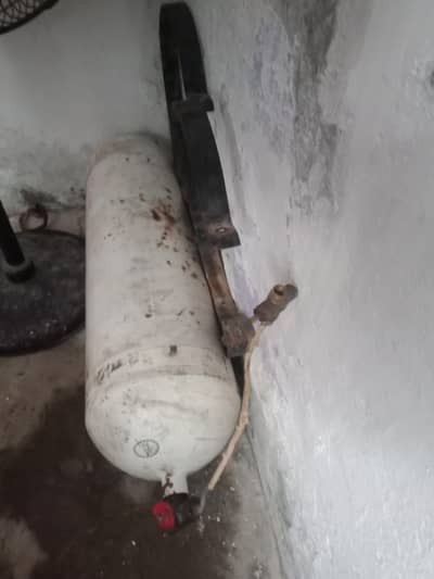 ایل پی جی گیس سلینڈر بمعہ سی این جی کٹ