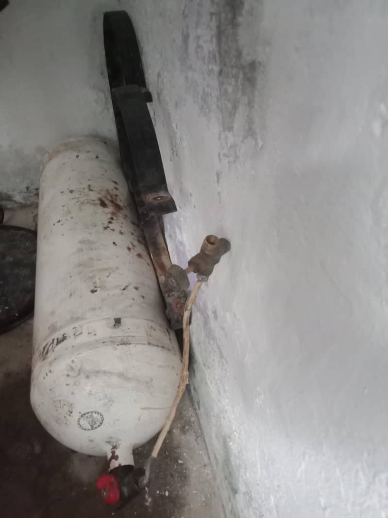 ایل پی جی گیس سلینڈر بمعہ سی این جی کٹ 1