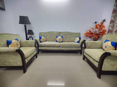5 Seater Chinoti Sofa Set for Sale in Good Condition