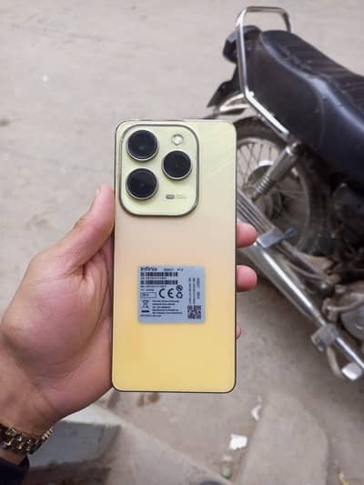 Infinix Hot 40 pro Gold For sale 8+8 256