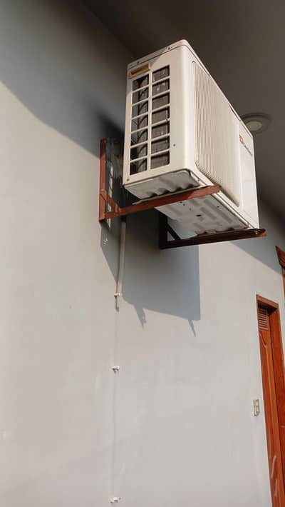 Dawlence Split AC-  1Ton ( Good conditiion)