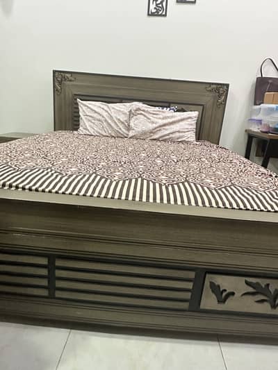 King Size Bed with 2 side tables