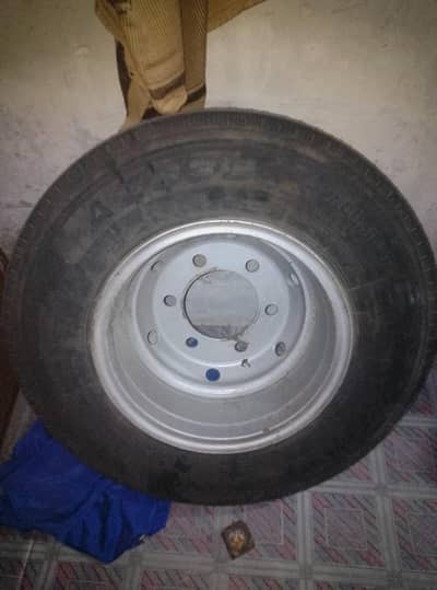 Isuzu mini truck tyre he with rim40000