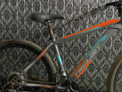 Condition 10/9 hydralic brakes aluminum frame sliver color