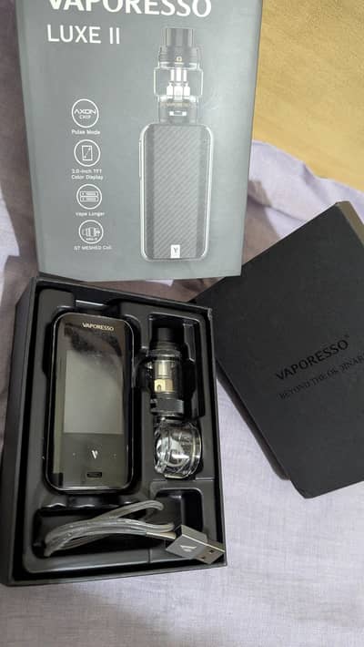 Vaporesso Luxe 2 (Black) with batteries