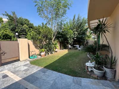 1 KANAL SLIGHTLY USED HOUSE FOR SALE NEAR TO PARK NEAR TO MOSQUE AT DHA PHASE 4