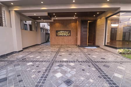 1 Kanal Ultra Modern Design Fully Furnished Bungalow Near To Park Masjid & Commercial Market