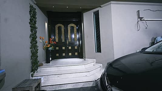 25 Marla Corner Owner Build Having Basement Bungalow Original Pictures Attached DHA Phase 3 Near To Mosque Park For Sale