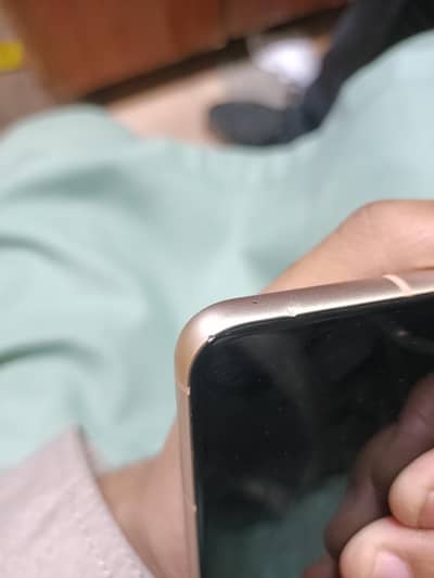 Google pixel 8 only two cut on top mentioned on picture