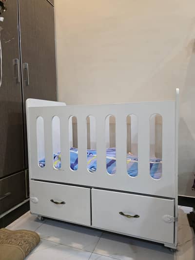 Kids Bed Baby cot in strong wooden material with wheels