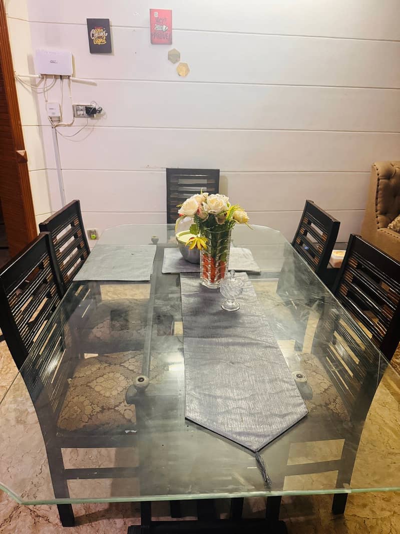 Dining table almost new 0