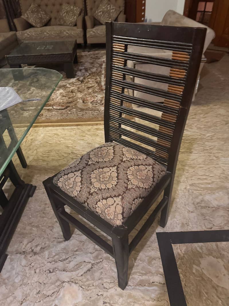 Dining table almost new 3